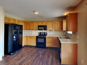 5547 Glenchester Dr in Galloway, OH - Foto de edificio - Building Photo