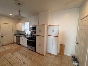 115 Mead St, Unit 1 in Newark, NJ - Foto de edificio - Building Photo