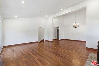 4345 Canoga Ave in Los Angeles, CA - Building Photo - Building Photo