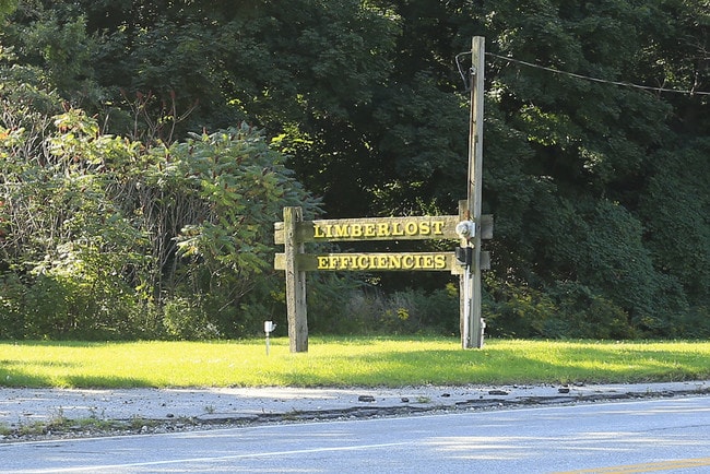 Limberlost Efficiencies in Painesville, OH - Building Photo - Building Photo