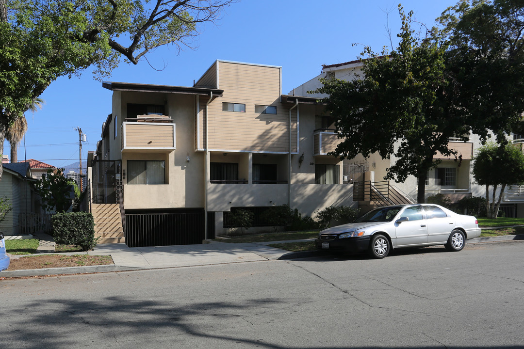 351 Myrtle St in Glendale, CA - Building Photo