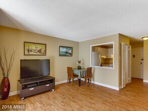 6800 FLEETWOOD Rd, Unit 414 in McLean, VA - Building Photo - Building Photo