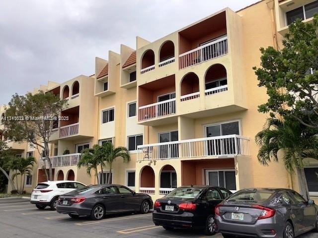 7910 Camino Real in Miami, FL - Building Photo