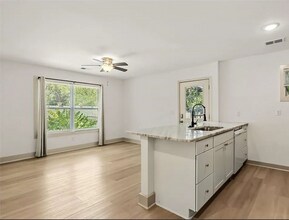 1714 Le Grand St, Unit Top Unit in Savannah, GA - Building Photo - Building Photo