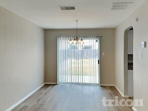 11319 Saratoga Coach in San Antonio, TX - Building Photo - Building Photo