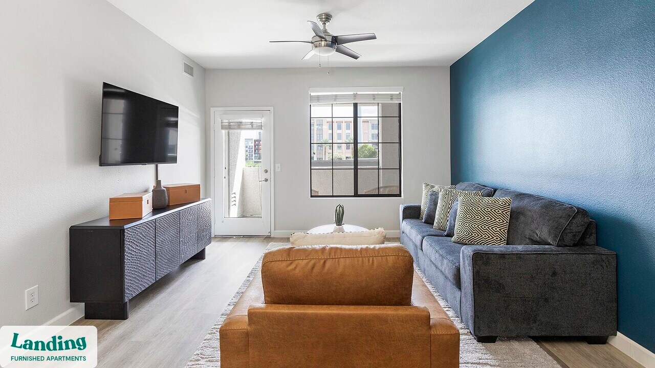 9242 W Russell Rd in Las Vegas, NV - Building Photo