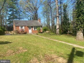 2200 Greenwich St in Falls Church, VA - Building Photo - Building Photo