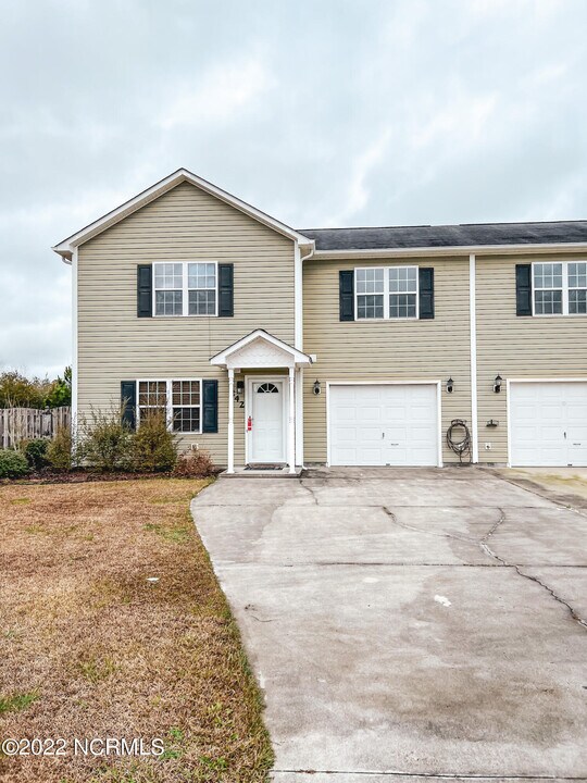 242 Smallwood Rd in Hubert, NC - Building Photo