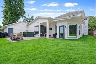 4503 McKinney St in Houston, TX - Foto de edificio - Building Photo