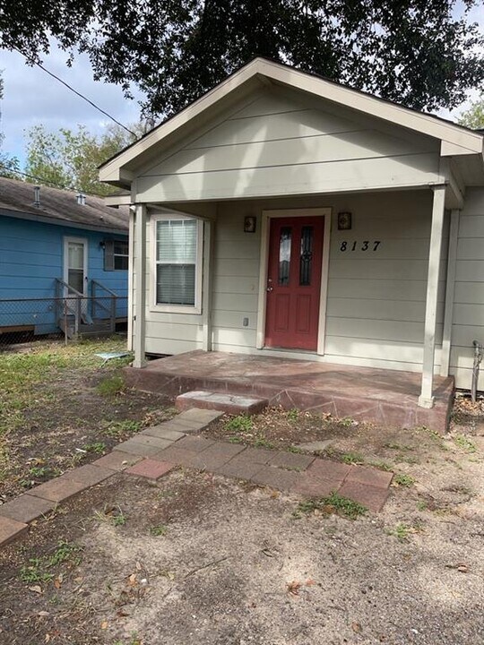 8137 Miley St in Houston, TX - Building Photo