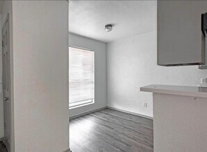 916 Isbell Rd in Fort Worth, TX - Building Photo - Building Photo