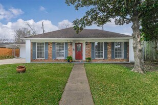 2601 Briarhurst Dr in Houston, TX - Building Photo