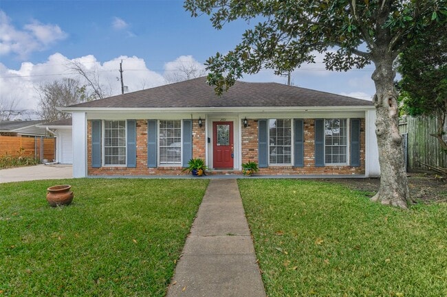 2601 Briarhurst Dr