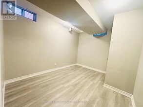 3863 Skyview St in Mississauga, ON - Building Photo - Building Photo
