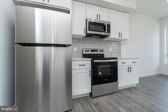 6604 Lansdowne Ave-Unit -3 in Philadelphia, PA - Building Photo - Building Photo