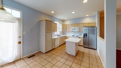 9219 Owings Choice Ct in Owings Mills, MD - Building Photo - Building Photo