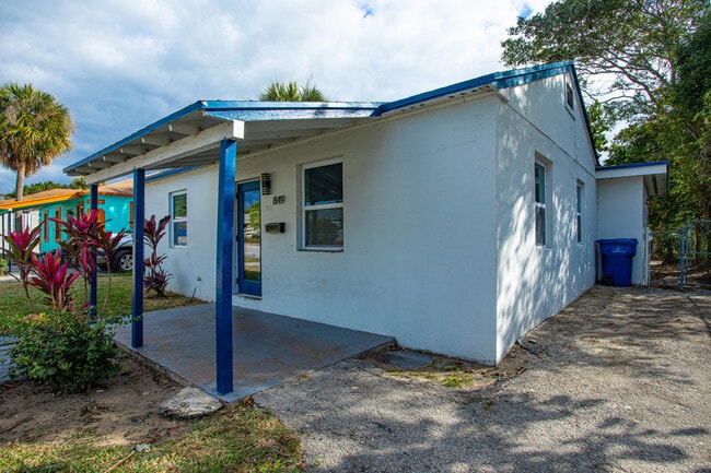 property at 849 W 2nd St