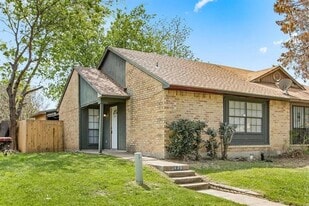 2438 Limestone Dr in Arlington, TX - Building Photo
