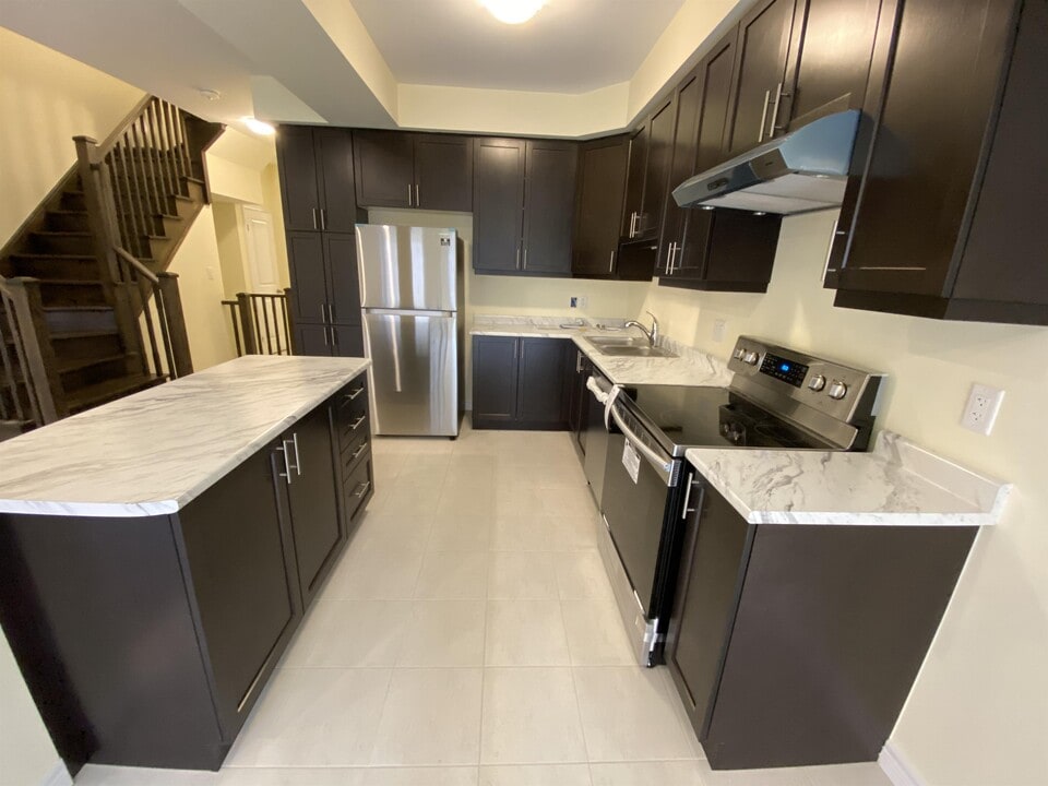 11 Garlent Ave in Hamilton, ON - Building Photo