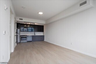 258 S Harrison St in East Orange, NJ - Foto de edificio - Building Photo