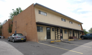 Luxor Apartments in Albuquerque, NM - Foto de edificio - Building Photo