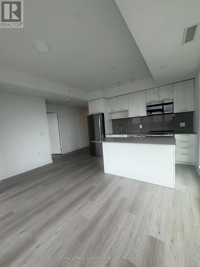 40 Lagerfeld Dr in Brampton, ON - Building Photo - Building Photo