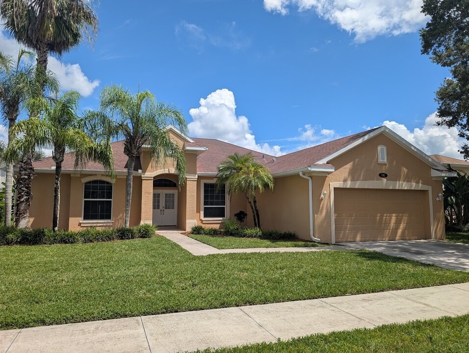 198 Burnt Pine Dr in Naples, FL - Foto de edificio