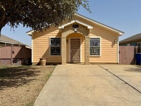 3807 Katiana Dr in Laredo, TX - Building Photo