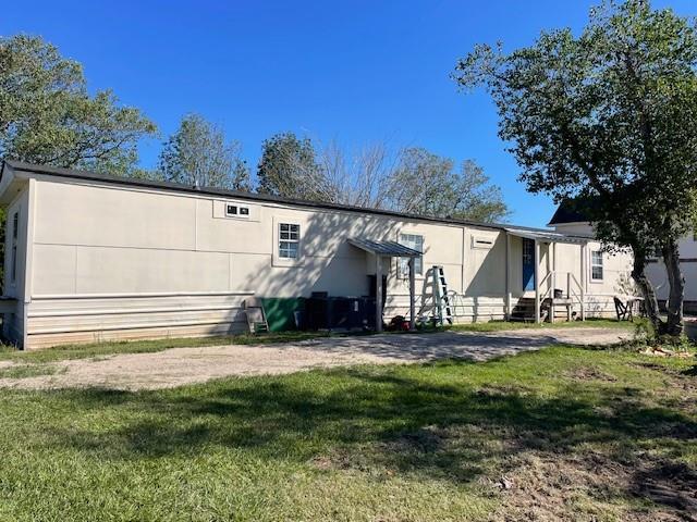 17520 Julia Ave in Needville, TX - Building Photo - Building Photo