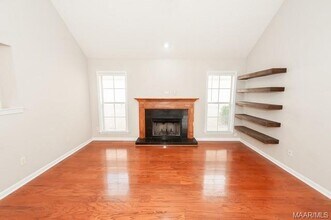 8740 Lindsey Ln in Montgomery, AL - Foto de edificio - Building Photo