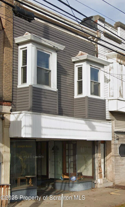 141 E Main St in Plymouth, PA - Building Photo