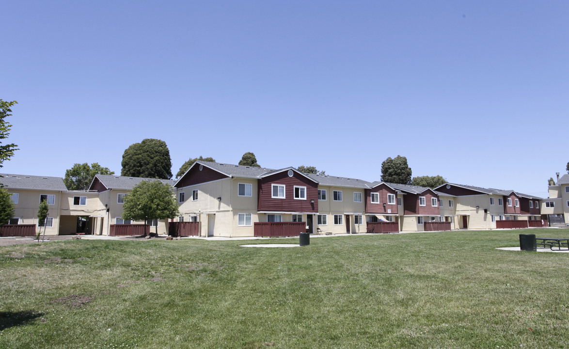 Pullman Point in Richmond, CA - Building Photo