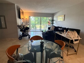 505 Spencer Dr in West Palm Beach, FL - Building Photo - Building Photo