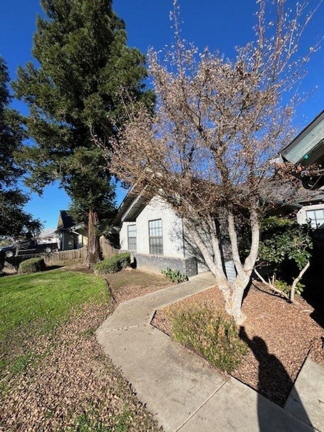 740 W Vassar Ave in Visalia, CA - Building Photo - Building Photo