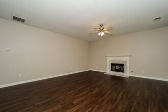 8131 Vincent Mill Dr in Douglasville, GA - Building Photo - Building Photo