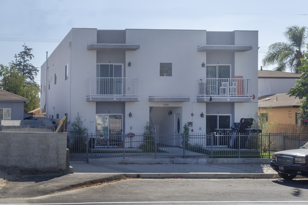 5914 Vineland Ave in North Hollywood, CA - Foto de edificio