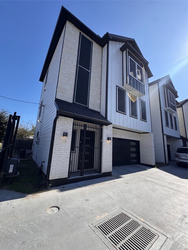 4406 Oats St in Houston, TX - Building Photo - Building Photo