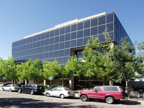 The Oasis Apartments in Denver, CO - Building Photo - Building Photo