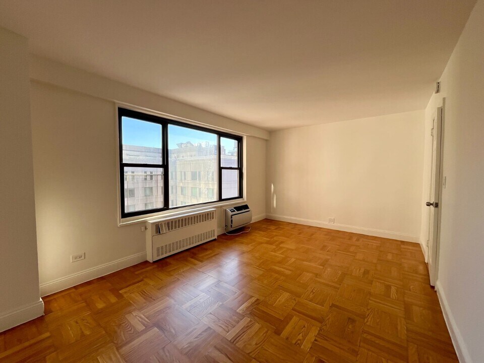 145 Fourth Avenue, Unit 10G in New York, NY - Building Photo