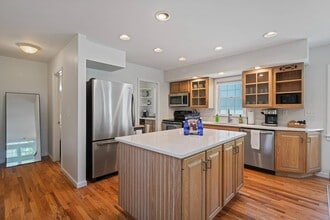 1439 NY-9P in Saratoga Springs, NY - Foto de edificio - Building Photo