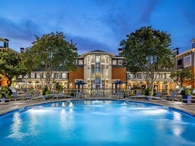 Marquis on Gaston in Dallas, TX - Building Photo