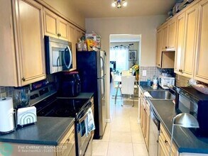 3110 N Pine Island Rd in Sunrise, FL - Building Photo - Building Photo