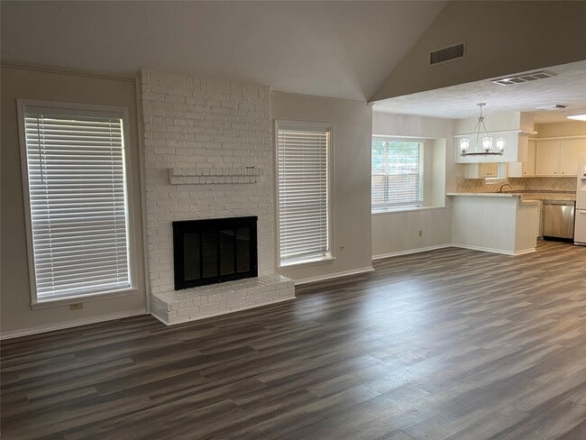 1910 Winding Creek Dr