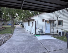 8095 Monroe Blvd in Taylor, MI - Foto de edificio - Building Photo