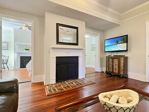 209 W Bolton St in Savannah, GA - Building Photo - Building Photo