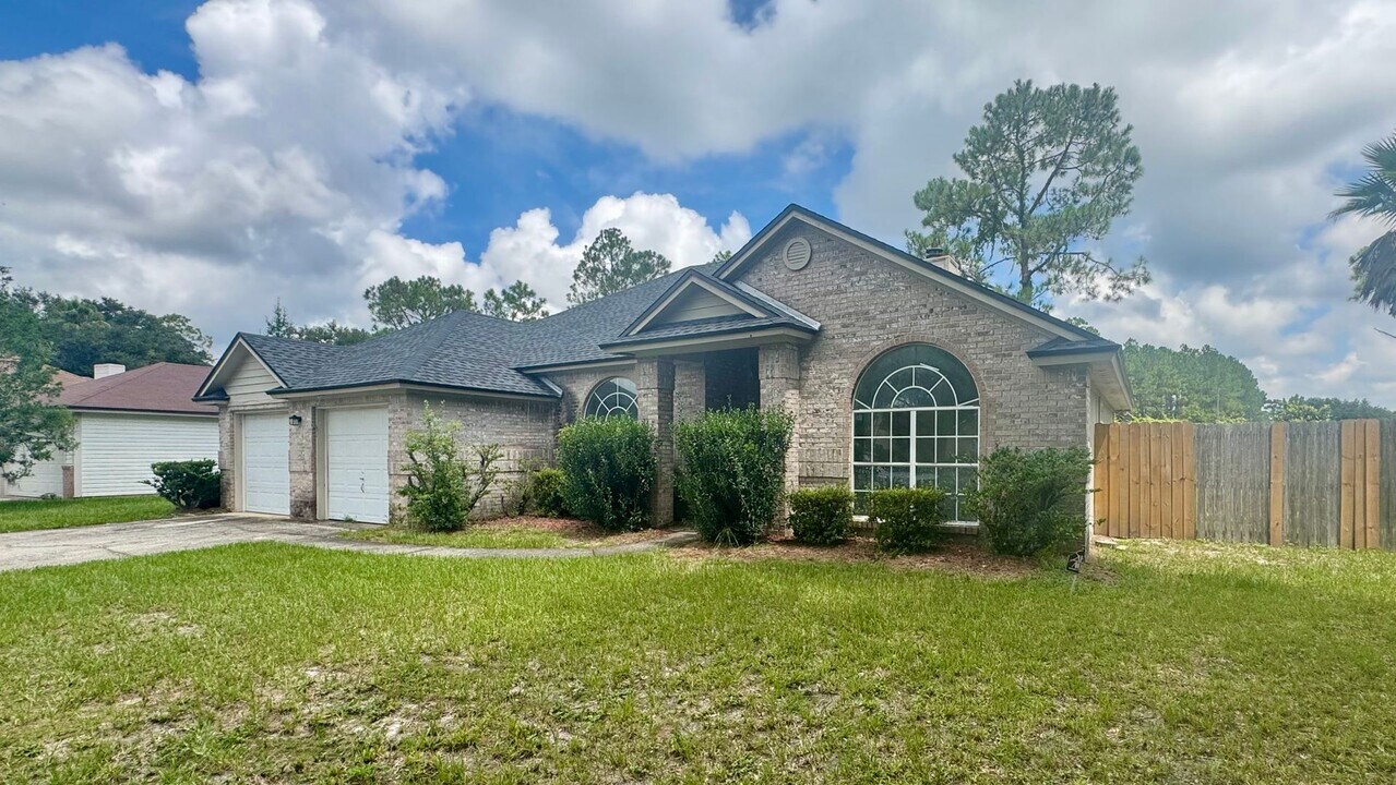 8943 Country Bend Cir N in Jacksonville, FL - Building Photo