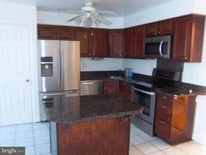 20320 Cedarhurst Way in Germantown, MD - Building Photo - Building Photo