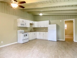913 E 123rd Ave in Tampa, FL - Building Photo - Building Photo