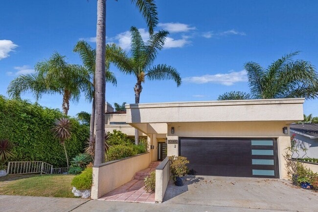 property at 5845 S Mansfield Ave