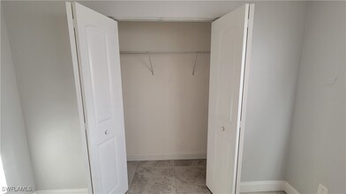 5325 Summerlin Rd in Ft. Myers, FL - Foto de edificio - Building Photo